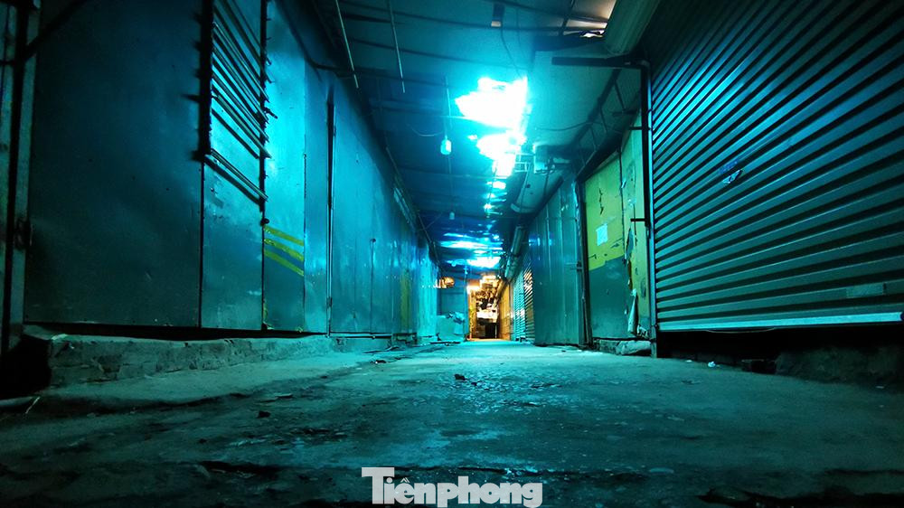 Được mệnh danh là “thiên đường mua sắm” của sinh viên Hà Nội, nơi những trào lưu thời trang mới luôn được cập nhật liên tục và nhanh nhất, giá lại cực kì phù hợp với các bạn sinh viên.