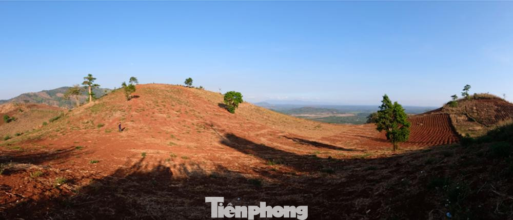 Núi này thuộc địa phận làng Ploi lagri, xã Chư Đăng Ya, huyện Chư Păh, núi cách trung tâm thành phố Pleiku Gia Lai khoảng 30km về hướng đông bắc, cách điểm du lịch Biển Hồ T'nưng nổi tiếng khoảng 20km.