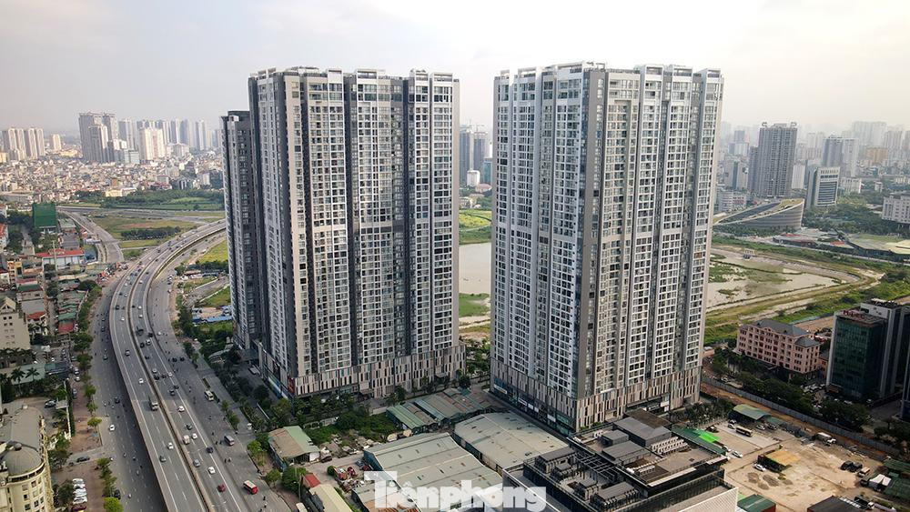 Toà nhà Vinhomes Skylake nằm trên đường Phạm Hùng (quận Nam Từ Liêm, Hà Nội) nhìn từ trên cao.