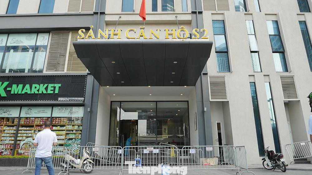 Toà nhà chung cư Vinhomes Skylake (đường Phạm Hùng) bị phong toả tạm thời từ đêm qua do trường hợp dương tính SARS-CoV-2 vừa ghi nhận trên địa bàn, là F1 của ca bệnh 3634 - N.V.T - Giám đốc Hacinco.