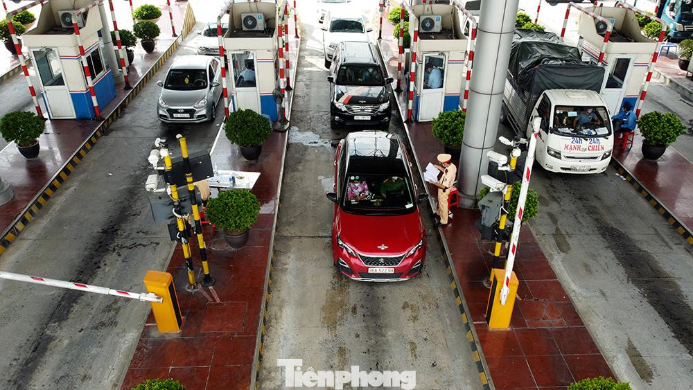 Từ ngày 24/7 đến hết ngày 20/9, TP Hà Nội thực hiện Chỉ thị 16 của Thủ tướng Chính phủ, dự án cao tốc Pháp Vân - Cầu Giẽ đã tạm dừng thu phí theo chỉ đạo của Tổng cục Đường bộ Việt Nam để thực hiện các biện pháp phòng, chống dịch COVID-19. Từ ngày 24/7 đến hết ngày 20/9, TP Hà Nội thực hiện Chỉ thị 16 của Thủ tướng Chính phủ, dự án cao tốc Pháp Vân - Cầu Giẽ đã tạm dừng thu phí theo chỉ đạo của Tổng cục Đường bộ Việt Nam để thực hiện các biện pháp phòng, chống dịch COVID-19.