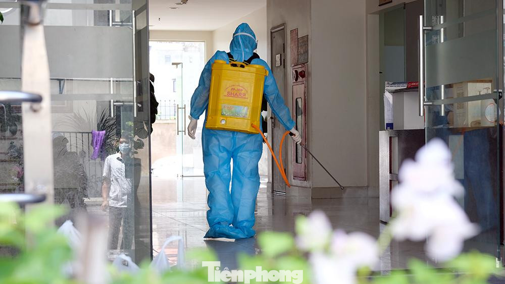 Trường hợp thứ hai tên N.T.L (SN 2010) cũng ở địa chỉ 35 Lê Văn Thiêm, Thanh Xuân Trung (Thanh Xuân, Hà Nội), là người cùng nhà với bệnh nhân N.V.S.