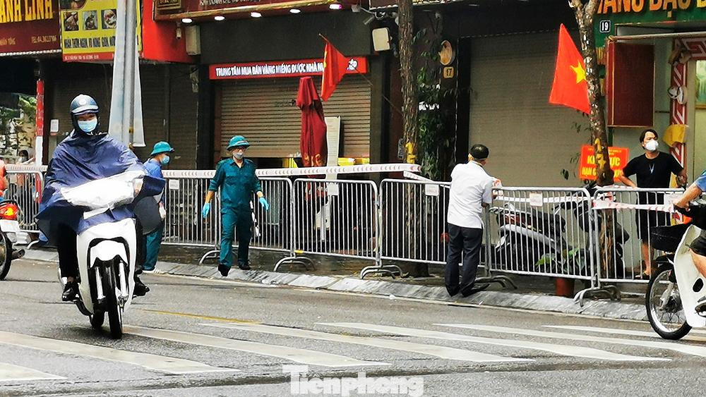 Trưa nay (24/9), Sở y tế Hà Nội thông báo 4 ca dương tính SARS-CoV-2, trong đó có 1 ca tại khu vực ổ dịch cũ, 3 ca tại khu cách ly. Trưa nay (24/9), Sở y tế Hà Nội thông báo 4 ca dương tính SARS-CoV-2, trong đó có 1 ca tại khu vực ổ dịch cũ, 3 ca tại khu cách ly.