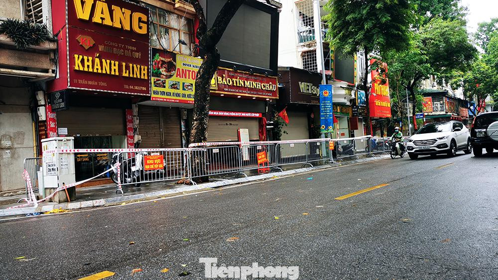 Từ số nhà 11 đến số nhà 21 phố Trần Nhân Tông. Từ số nhà 11 đến số nhà 21 phố Trần Nhân Tông.