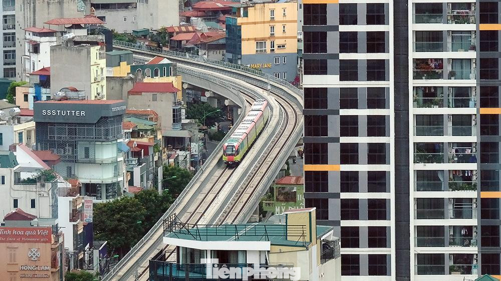 Hiện nhà thầu đã cơ bản hoàn thành thử nghiệm độc lập và đang thử nghiệm tích hợp liên động hệ thống cho từng phân nhóm (bao gồm cả việc thử nghiệm đoàn tàu, thuộc phân nhóm đầu máy toa xe) với sự chứng kiến của Tư vấn PIC, MRB và các nhà thầu liên quan.