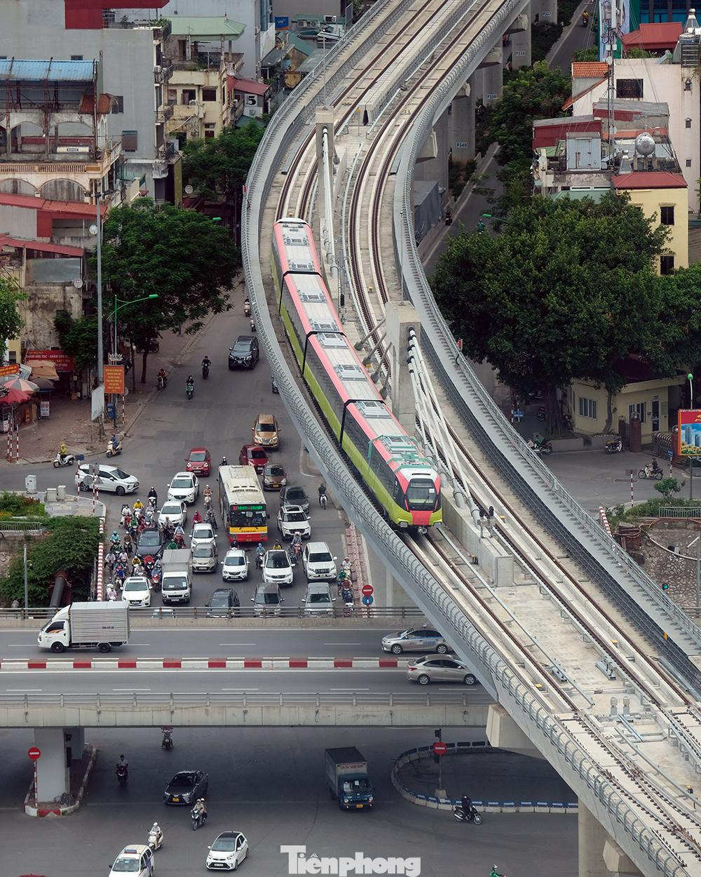 Tuyến đường chạy thử kéo dài 8,5 km là tuyến đường sắt trên cao, kết nối từ Depot Nhổn đến ga S8 (Cầu Giấy).