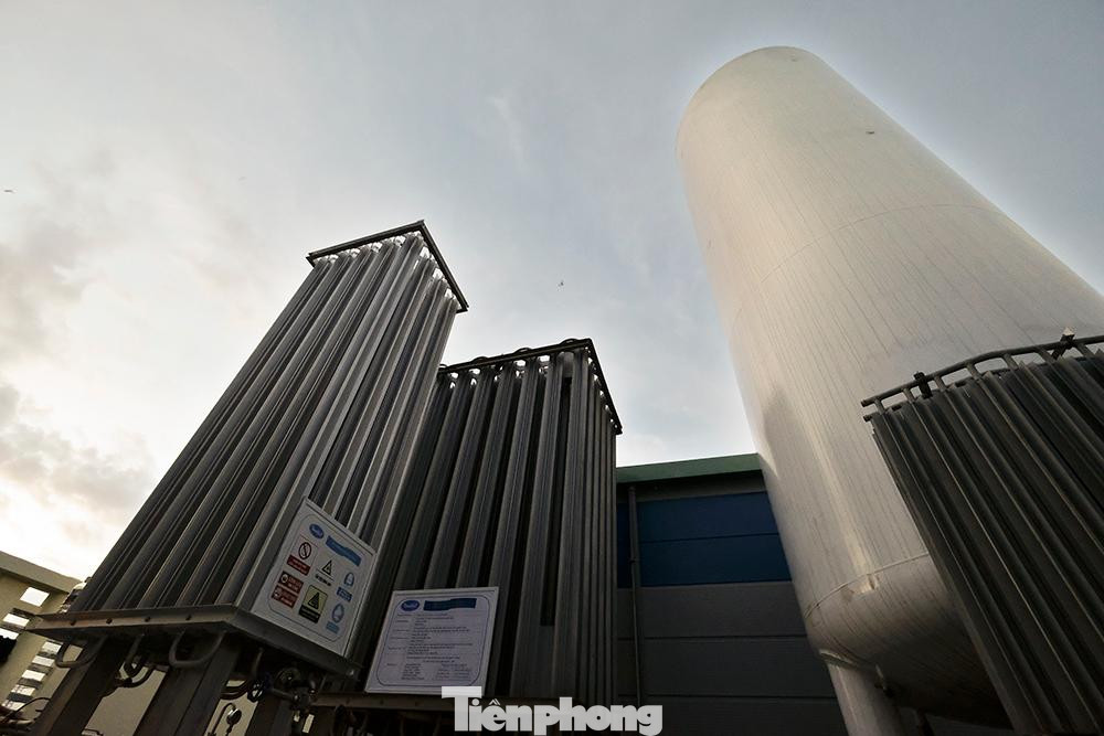 Trạm cung cấp oxy phục vụ bệnh nhân nặng khi điều trị COVID-19.