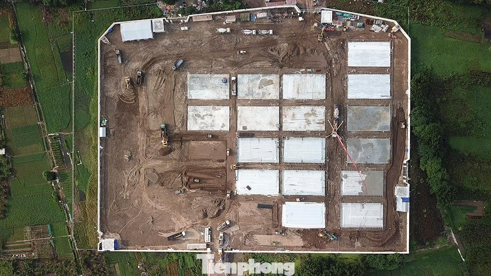 Toàn cảnh bệnh viện dã chiến Hoàng Mai nhìn từ trên cao.