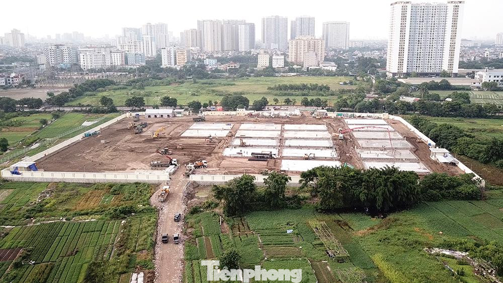 Dự án bệnh viện dã chiến Hoàng Mai nằm biệt lập với khu dân cư.