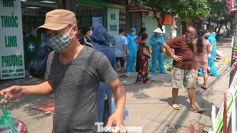 Do khu vực dân cư này nằm đối diện Bệnh viện K Tân Triều nên có rất nhiều bệnh nhân ở các địa phương thuê trọ.