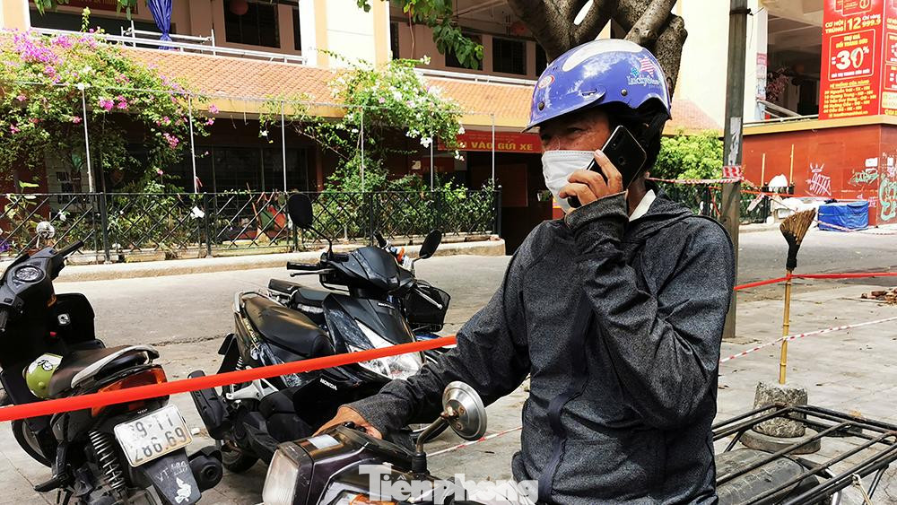 Nhiều người bất ngờ khi sáng nay đến mua hàng thì đã thấy chợ đã giăng dây, đóng cửa.