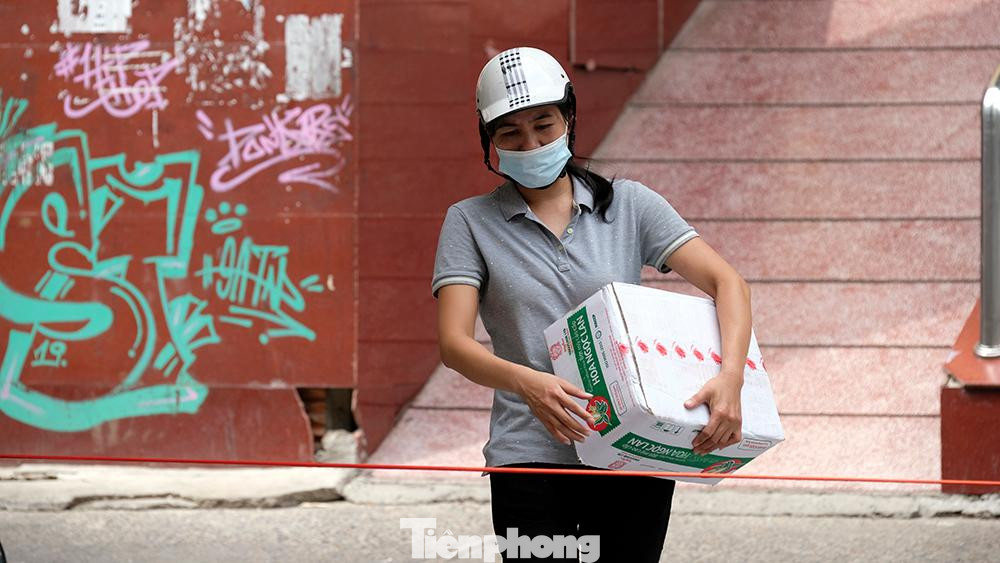 Để bảo đảm phòng, chống dịch bệnh và an ninh trật tự tại chợ, từ ngày 24 đến 26/8, các hộ kinh doanh không ra chợ bán hàng đến khi có thông báo mới.