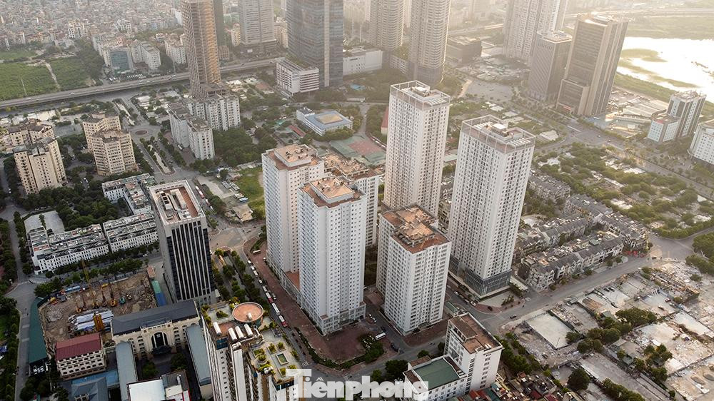 Một dự án tòa nhà cao tầng khác là dự án xây dựng nhà 30T1, 30T2 ô đất A14 Khu đô thị Nam Trung Yên (quận Cầu Giấy).