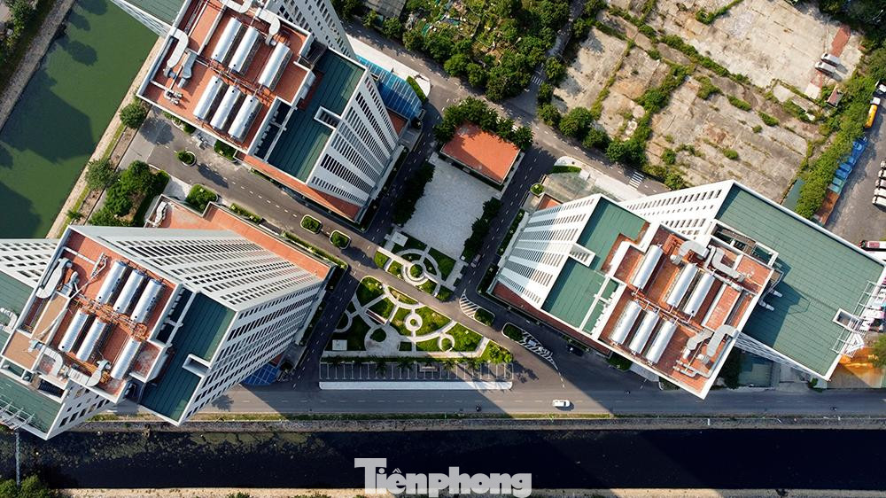 Với không gian thoáng đãng, khoảng cách giữa các tòa nhà nhà ở khu nhà ở thương mại phục vụ tái định cư khu X2 Đại Kim là khá xa nhau, đảm bảo nhu cầu trong công tác phòng chống dịch bệnh.