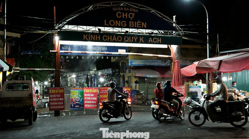 Trong đó, có 4 ca phát hiện tại khu cách ly và 35 ca phát hiện tại cộng đồng. Như vậy, tính từ 18h ngày 31/7 đến 12h ngày 1/8, toàn thành phố đã ghi nhận 57 trường hợp mắc mới.