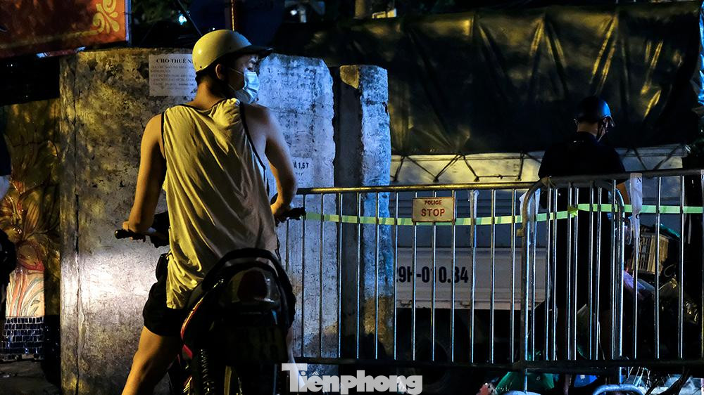 Ngày 31/7, bệnh nhân được test nhanh sàng lọc tại Trung tâm y tế Ngọc Hồi nghi ngờ dương tính, lấy mẫu PCR kết quả dương tính.