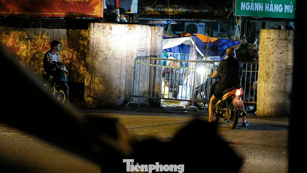 Bệnh nhân là người bán hàng tôm, cá thường xuyên lấy hàng tại chợ Tam Hiệp và chợ Long Biên.