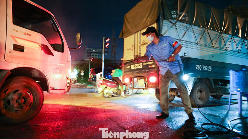 Ngoài rút ngắn thời gian hoạt động, Trung tâm Kinh doanh chợ đầu mối phía nam cũng siết chặt các quy định khác. Chỉ các hộ kinh doanh đủ điều kiện an toàn phòng chống dịch.