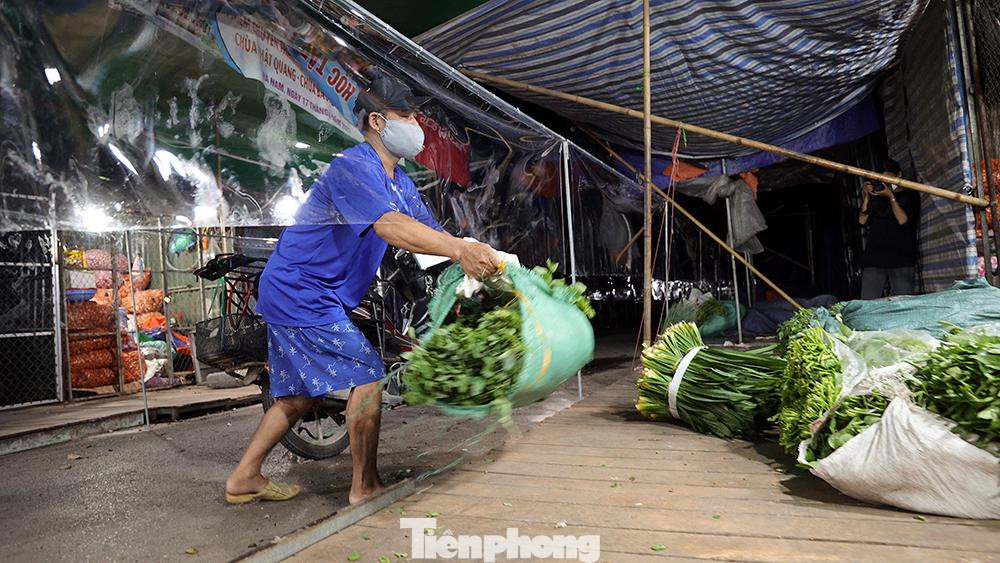 Trung tâm Kinh doanh chợ đầu mối phía Nam sẽ định kỳ lấy mẫu xét nghiệm để bảo đảm kiểm soát, sớm phát hiện các trường hợp nếu có liên quan đến các ca nhiễm hoặc nghi nhiễm COVID-19; kịp thời xử lý, giảm thiểu các nguy cơ lây nhiễm trong chợ.