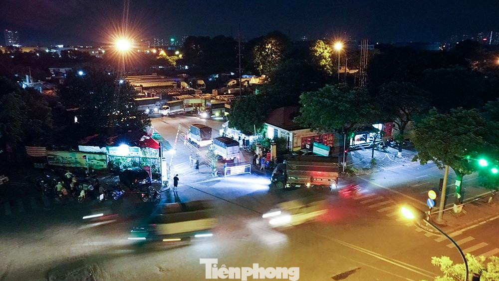 Khu vực kinh doanh rau củ quả và hàng hóa thiết yếu tại chợ đầu mối phía Nam (Hoàng Mai, Hà Nội) sẽ bắt đầu mở cửa hoạt động trở lại từ 0 giờ ngày 20/8 để phục vụ người dân sau thời gian tạm đóng cửa bảo đảm phòng, chống dịch COVID-19.