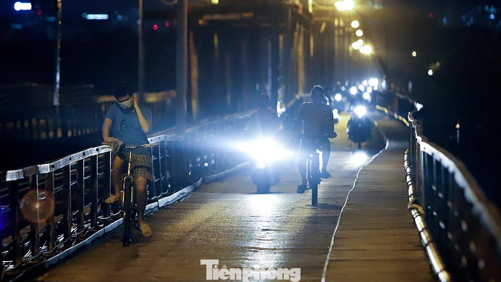 Hay đạp xe tập thể dục trong thời điểm Hà Nội vẫn đang áp dụng lệnh giãn cách phòng dịch COVID-19. Hay đạp xe tập thể dục trong thời điểm Hà Nội vẫn đang áp dụng lệnh giãn cách phòng dịch COVID-19.