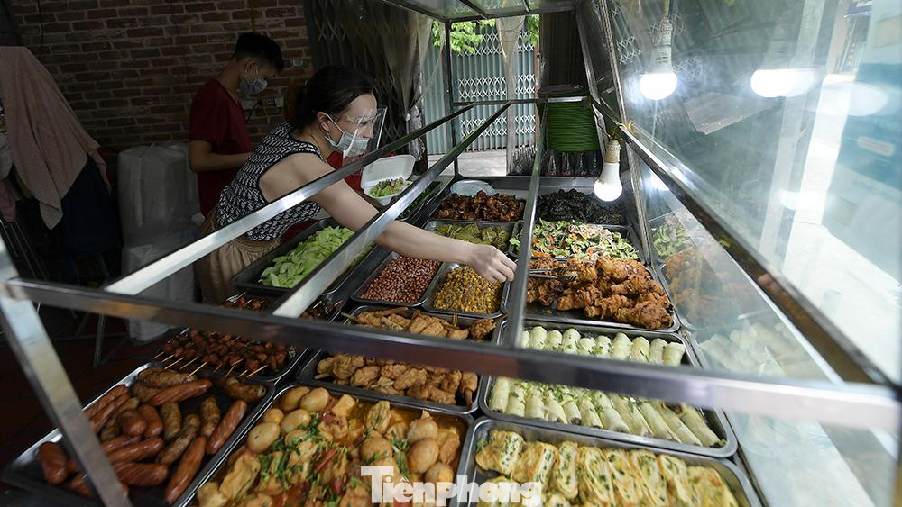 Huyện đã quyết định các mức độ giãn cách cụ thể theo từng phân khu phù hợp với mức độ nguy cơ của dịch. Trên cơ sở đó sẽ tổ chức sản xuất, sinh hoạt, truy vết, xét nghiệm… cho phù hợp với tình hình thực tế. Huyện đã quyết định các mức độ giãn cách cụ thể theo từng phân khu phù hợp với mức độ nguy cơ của dịch. Trên cơ sở đó sẽ tổ chức sản xuất, sinh hoạt, truy vết, xét nghiệm… cho phù hợp với tình hình thực tế.