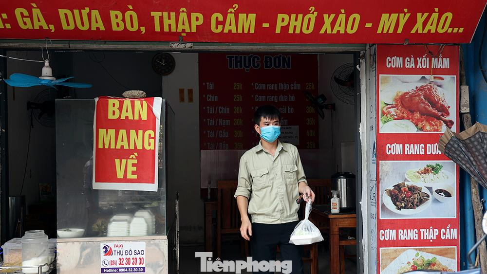 Cụ thể, Phân khu 1 (vùng đỏ) tiếp tục thực hiện nghiêm giãn cách xã hội. Phân khu 2 (vùng da cam) sẽ thực hiện theo Chỉ thị 15/CT-TTg và áp dụng một số biện pháp ở mức cao hơn. Cụ thể, Phân khu 1 (vùng đỏ) tiếp tục thực hiện nghiêm giãn cách xã hội. Phân khu 2 (vùng da cam) sẽ thực hiện theo Chỉ thị 15/CT-TTg và áp dụng một số biện pháp ở mức cao hơn.