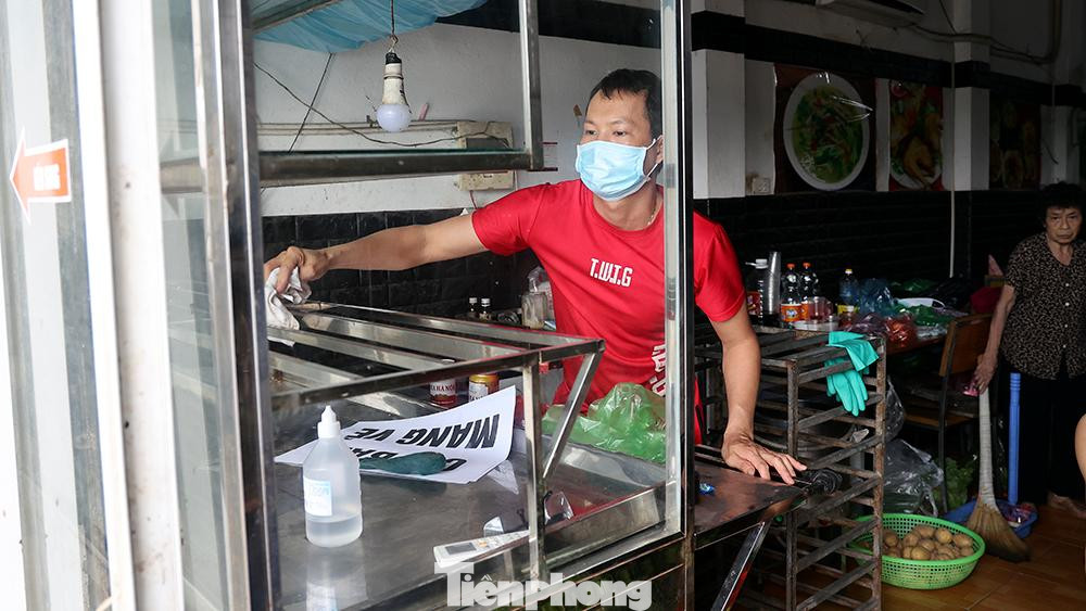 Bên cạnh đó, các khu vực, thôn, tổ dân phố, Khu đô thị Đặng Xá, Khu đô thị Vinhomes Ocean park trên địa bàn xã, trấn tiếp tục duy trì trực chốt tại các khu vực, thôn, tổ dân phố, đảm bảo trực 24/24 giờ và 7/7 ngày trong tuần cho đến khi có thông báo mới. Bên cạnh đó, các khu vực, thôn, tổ dân phố, Khu đô thị Đặng Xá, Khu đô thị Vinhomes Ocean park trên địa bàn xã, trấn tiếp tục duy trì trực chốt tại các khu vực, thôn, tổ dân phố, đảm bảo trực 24/24 giờ và 7/7 ngày trong tuần cho đến khi có thông báo mới.