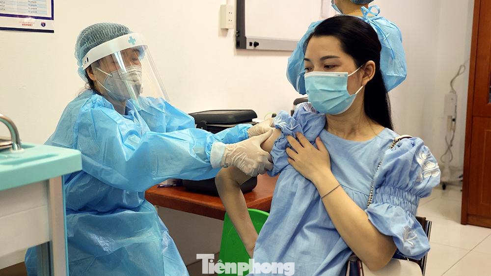Dự kiến tong hôm nay, Bệnh viện Thanh Nhàn sẽ tiêm cho hơn 1.200 phụ nữ mang thai từ 13 tuần trở lên