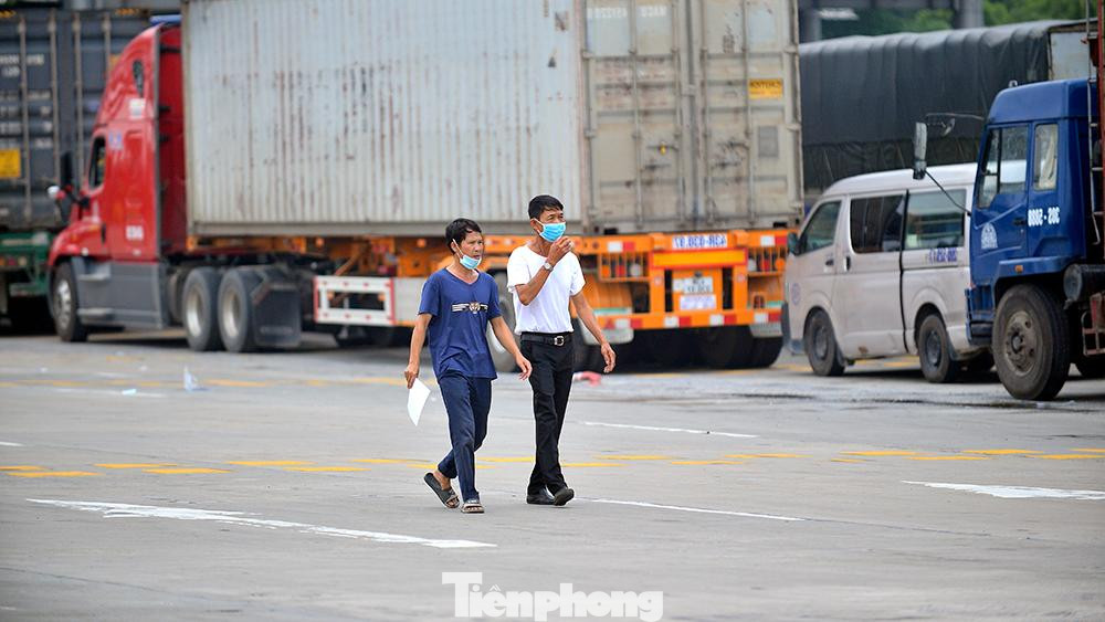 Trong vài ngày tới mong cơ quan chức năng điều chỉnh tăng lực lượng y tế làm việc tại chốt. Đại úy Bùi Đức Minh cho biết thêm.