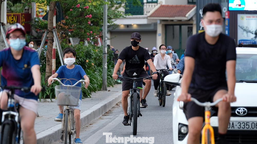 Với diễn biến phức tạp của dịch COVID-19, UBND TP Hà Nội đã ra chỉ thị 12, văn bản 1408 để thực hiện nghiêm quy định phòng, chống dịch.