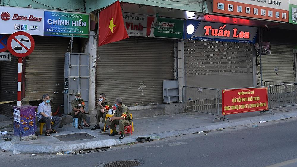 Công tác khoanh vùng đảm bảo cách ly y tế khu vực có liên quan đến ca mắc COVID-19