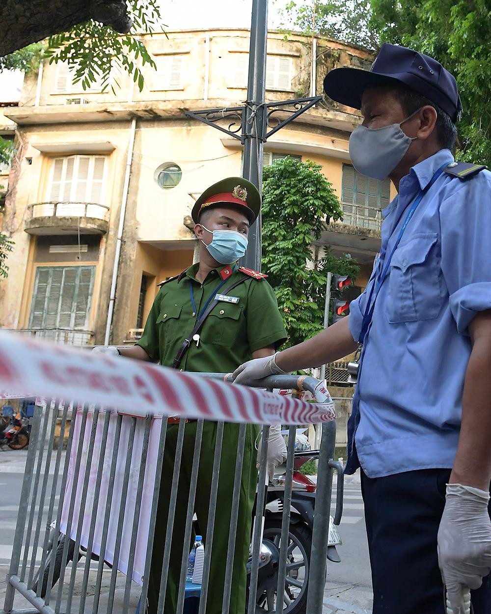 Bệnh nhân gồm: P.Q.D, sinh năm 1964; T.N.T., sinh năm 1984; L.Tr.H., sinh năm 1968; Tr.S, sinh năm 1963; L.H.S., sinh năm 1991.