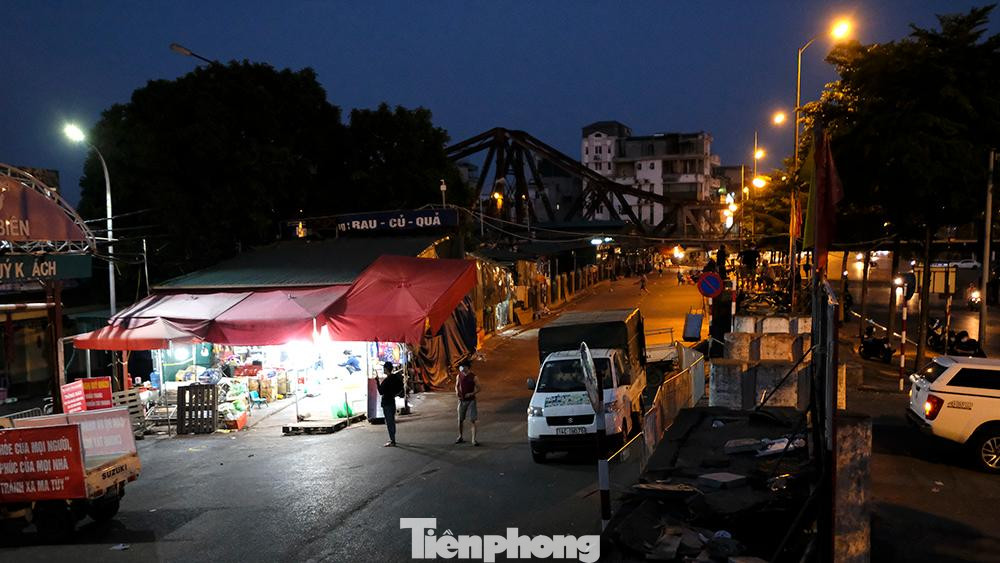 Hiện nay, cơ quan chức năng đã lấy mẫu xét nghiệm 150 trường hợp tại chợ; các trường hợp liên quan đã được thông báo khai báo y tế tại địa phương. Thông tin về các trường hợp liên quan ở các địa phương khác cũng đã được thông báo để rà soát, phòng chống dịch.