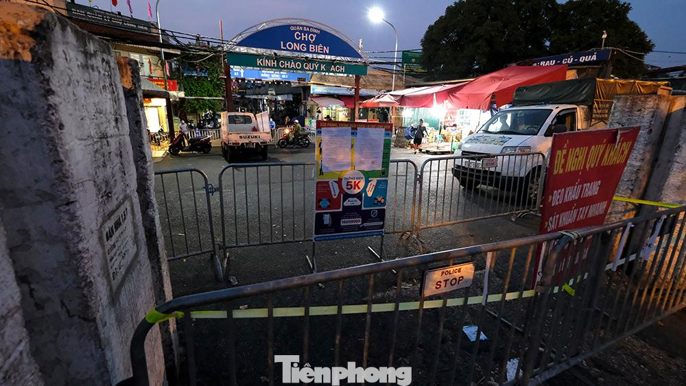 Những người từng đến 2 địa điểm nêu trên cần liên hệ với Trạm Y tế, Trung tâm Y tế quận Ba Đình (Khoa Kiểm soát dịch bệnh: 0243 843 2113) hoặc gọi điện đến số 0969.082.115 hoặc 0949.396. 115 (CDC Hà Nội).