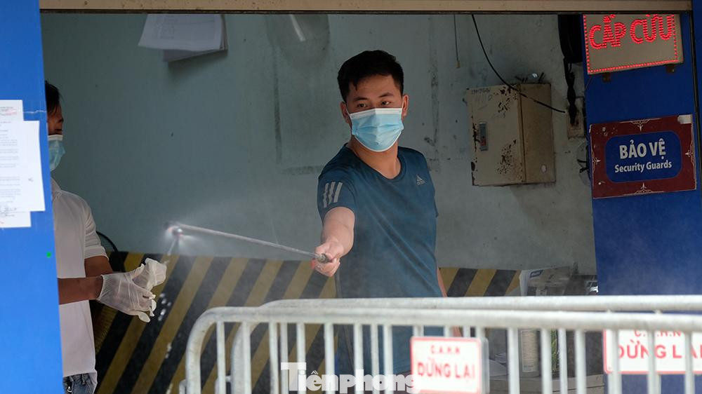 Do có nhiều bệnh nhân điều trị ngoại trú nên bệnh viện thường xuyên chuyển thuốc đặc trị đến nhà cho bệnh nhân.