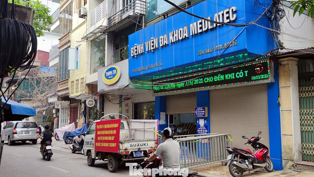 Trước đó, bệnh nhân số 3.092 (ở xã Tô Hiệu, huyện Thường Tín) có tiền sử dịch tễ trở về từ Đà Nẵng, cùng địa điểm lưu trú với 2 trường hợp dương tính là chuyên gia người Trung Quốc (cách ly tại Yên Bái), đã đến Bệnh viện Medlatec để khám.