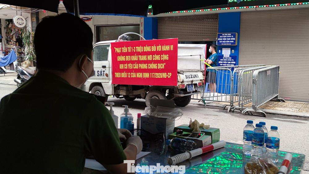 Phường Phúc Xá đã phối hợp với các lực lượng chức năng quận tổ chức phun khử khuẩn tại Bệnh viện Medlatec, đồng thời, chỉ đạo lực lượng Công an phường, bảo vệ dân phố kiểm soát chặt chẽ xung quanh khu vực cách ly y tế; truy vết, phát hiện 46 trường hợp F1 để đưa đi cách ly tập trung.