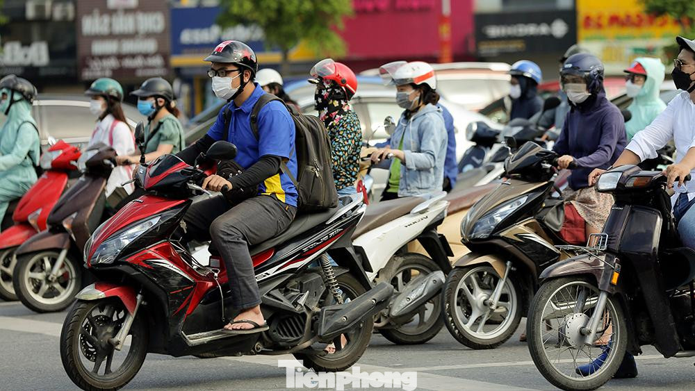 Tuy nhiên, vài ngày gần đây còn có hiện tượng người dân ra đường tương đối đông.
