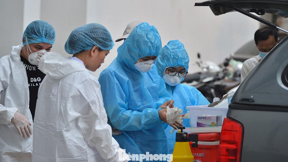 Địa chỉ nơi ở tại tầng 8, đơn nguyên 2, Tòa nhà Center Point, 27 Lê Văn Lương, Nhân Chính, Thanh Xuân, có tiền sử đi du lịch tại Đà Nẵng từ 30/4- 2/5/2021.