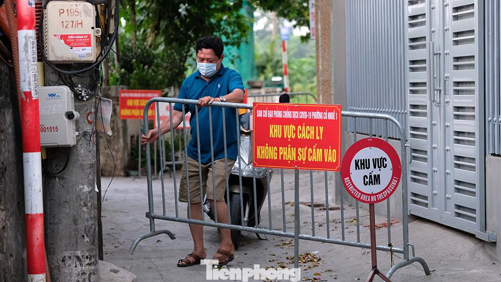 Ngay sau khi nhận được thông tin về ca F0 này, TTYT quận đã báo cáo Trưởng Ban Chỉ đạo phòng, chống dịch quận và phối hợp với UBND phường Cổ Nhuế 1 triển khai các biện pháp phòng chống dịch.