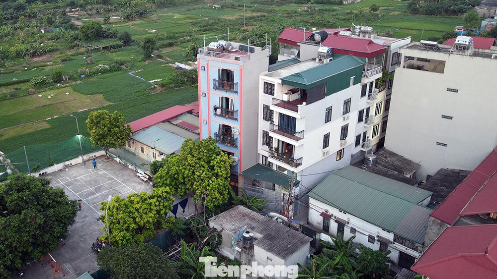 Địa phương đã liên hệ tới khu cách ly tập trung Tứ Hiệp, Hoàng Mai để chuyển các trường hợp F1. Ngoài ra, Trung tâm y tế quận đã báo cáo CDC Hà Nội các trường hợp F1, F2 không thuộc địa bàn thành phố để thông báo đến địa phương có liên quan kịp thời cách ly phòng, chống dịch Covid-19 theo quy định.