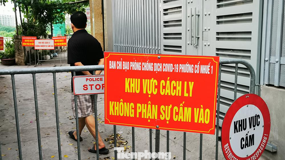 Bệnh nhân đang điều trị tại Bệnh viện Đa khoa Đức Giang. Hiện tại, bệnh nhân có triệu chứng đau đầu, đau lưng.