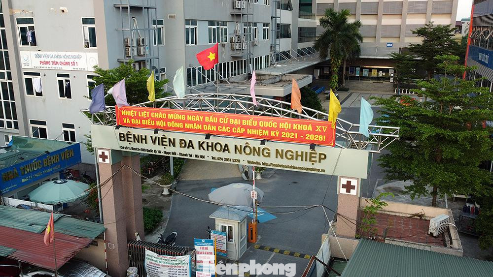 Trước đó (29/8), UBND xã Ngọc Hồi (huyện Thanh Trì, Hà Nội) đã quyết định phong tỏa tạm thời Bệnh viện Đa khoa Nông nghiệp (cơ sở Ngọc Hồi) do vừa ghi nhận 3 trường hợp (một bác sĩ, 2 điều dưỡng) mắc COVID-19.