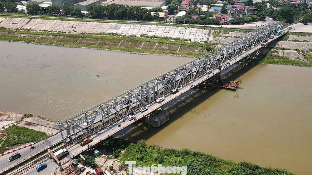 Khi mực nước tại cầu xuống dưới 0,5m, độ sâu luồng tại trụ cầu cũ thấp hơn 3m, gây nguy hiểm cho phương tiện thủy qua lại. Để đảm bảo cho tàu thuyền qua lại an toàn, trụ cầu cũ cần được thanh thải (phá bỏ) đi.