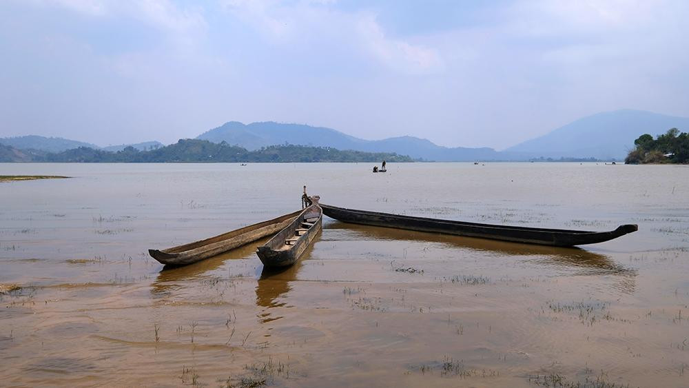 Ở đây còn lưu giữ được rất nhiều những ngôi nhà dài truyền thống, bên cạnh đó, nhiều ngôi nhà mới phong cách hiện đại cũng được xây dựng để phục vụ du khách.