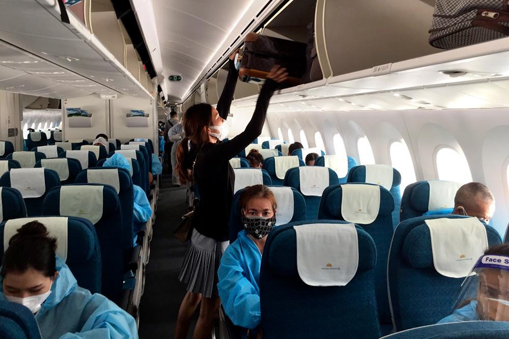 Chỗ ngồi trên máy bay cũng giãn cách theo khuyến cáo của Bộ Y tế.