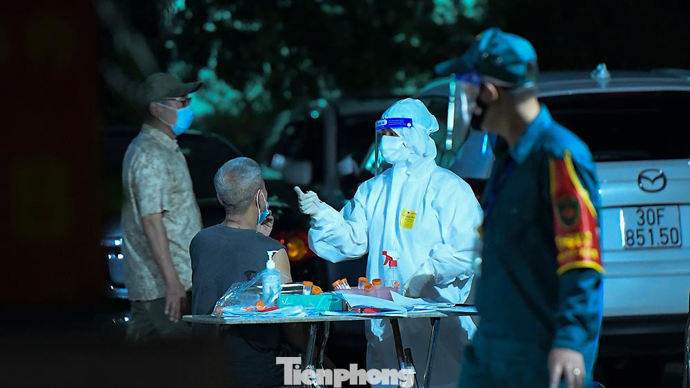 Đêm qua (30/8), quận đã xét nghiệm cho khoảng gần 600 trường hợp liên quan hai ca F0 trên.