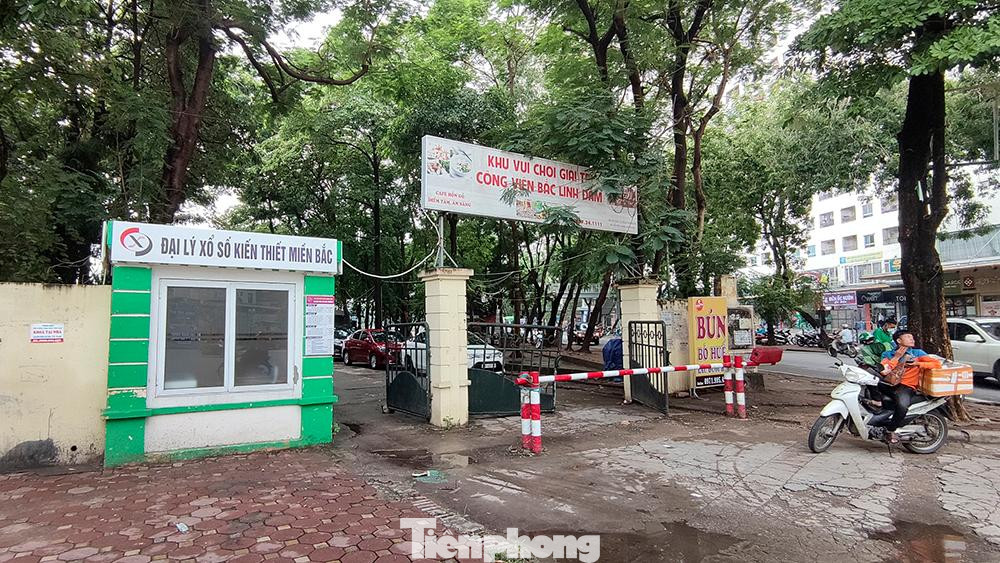 Khu vui chơi, giải trí cho trẻ em nay trở thành bãi trông giữ xe ô tô và... đại lý xổ số kiến thiết.