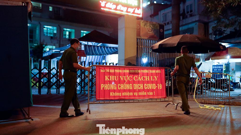 Khi xuất viện vào ngày 22/7, sức khỏe của bệnh nhân hoàn toàn bình thường. Tuy nhiên, đến ngày 24/7, bệnh nhân có biểu hiện sốt và đến khám tại Bệnh viện Phương Đông.